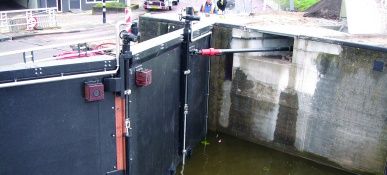 new steel lock gates are driven by energy efficient ADE electromechanical actuators